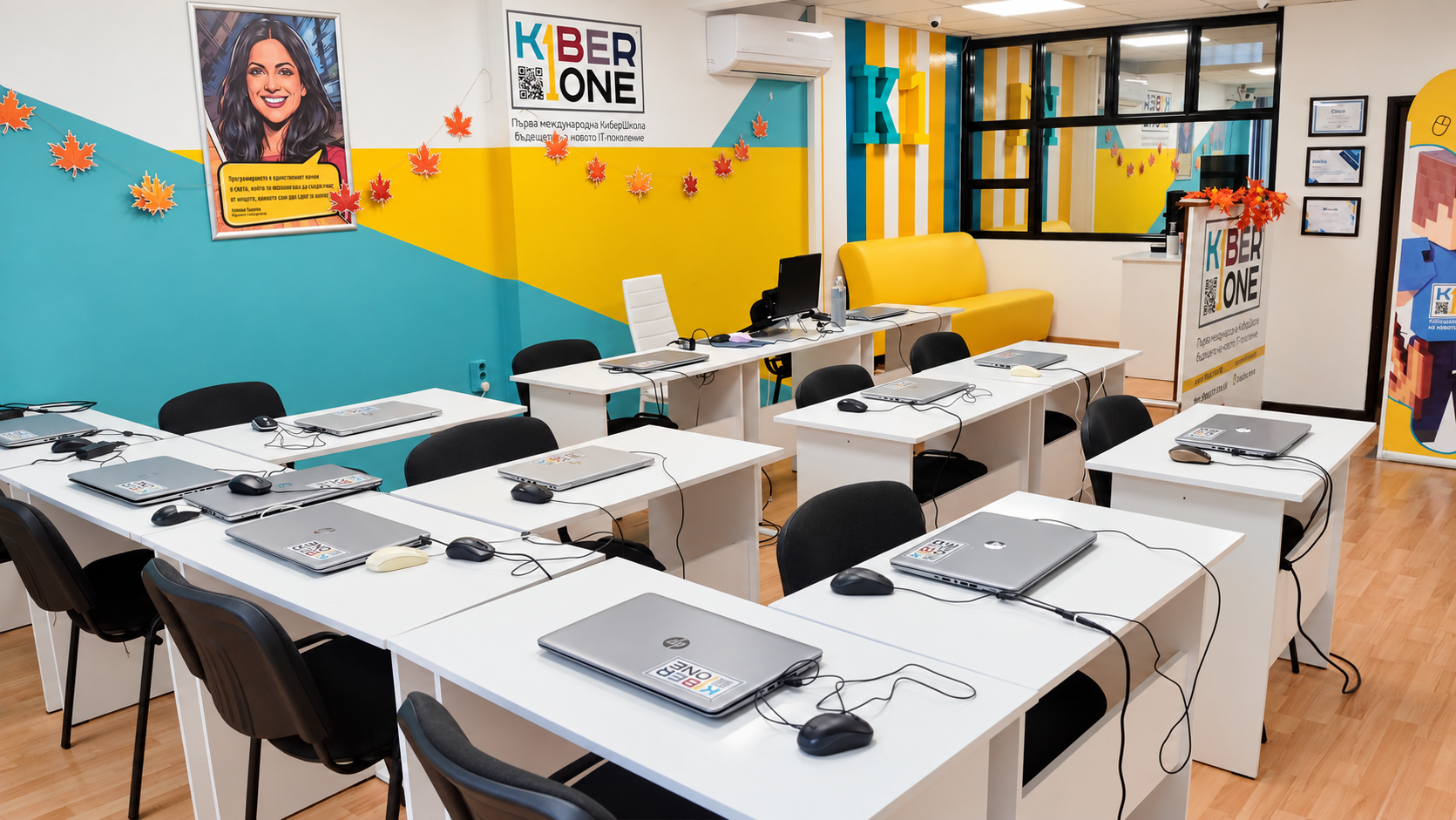 Работните места и бюрата в KIBERone Coworking Varna на булевард Мария Луиза 9